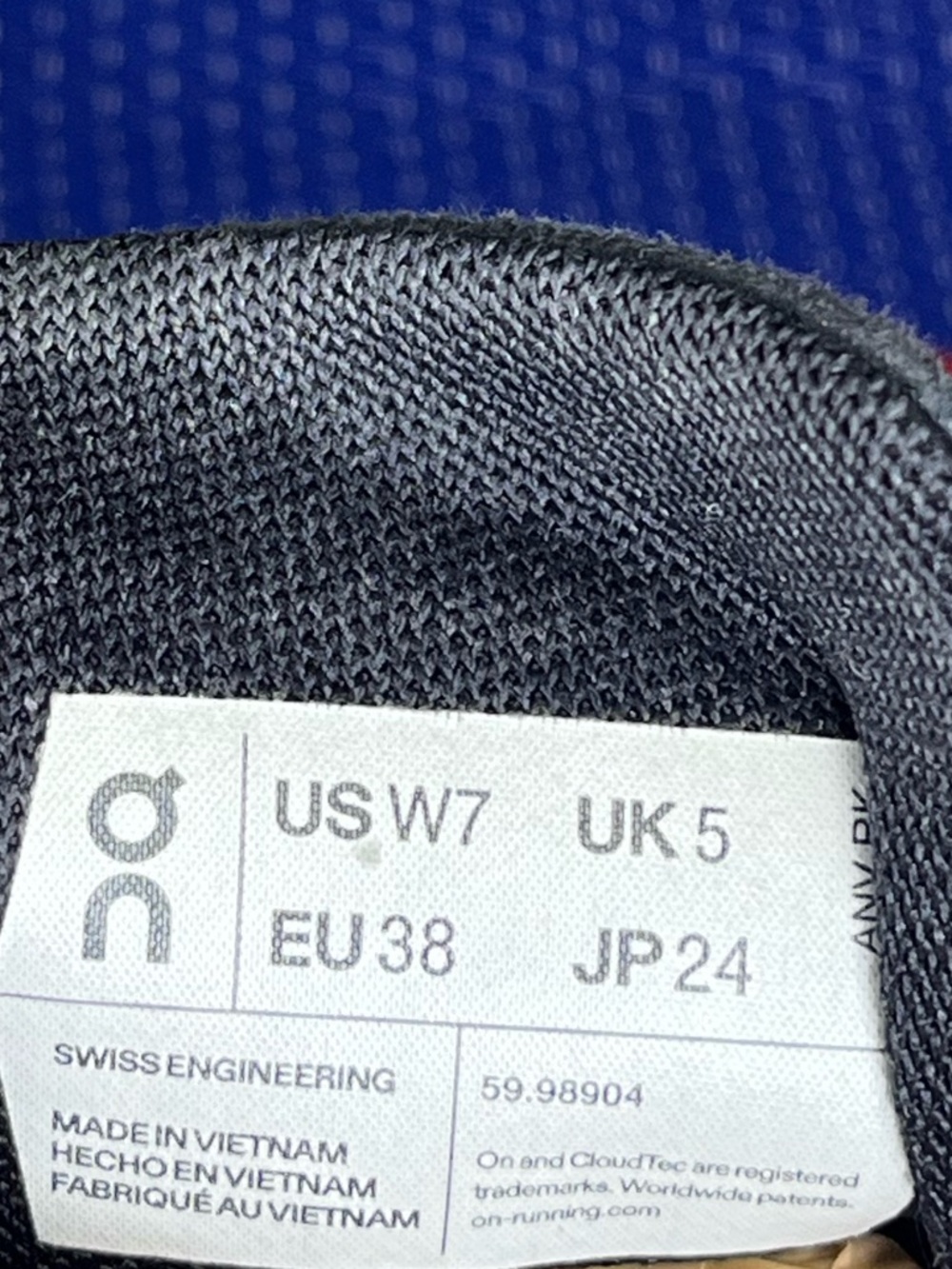 On Cloud 6 Comfort Running Shoes - Lightweight CloudTec Cushion Size 7 Shoes - Picture 2 of 15